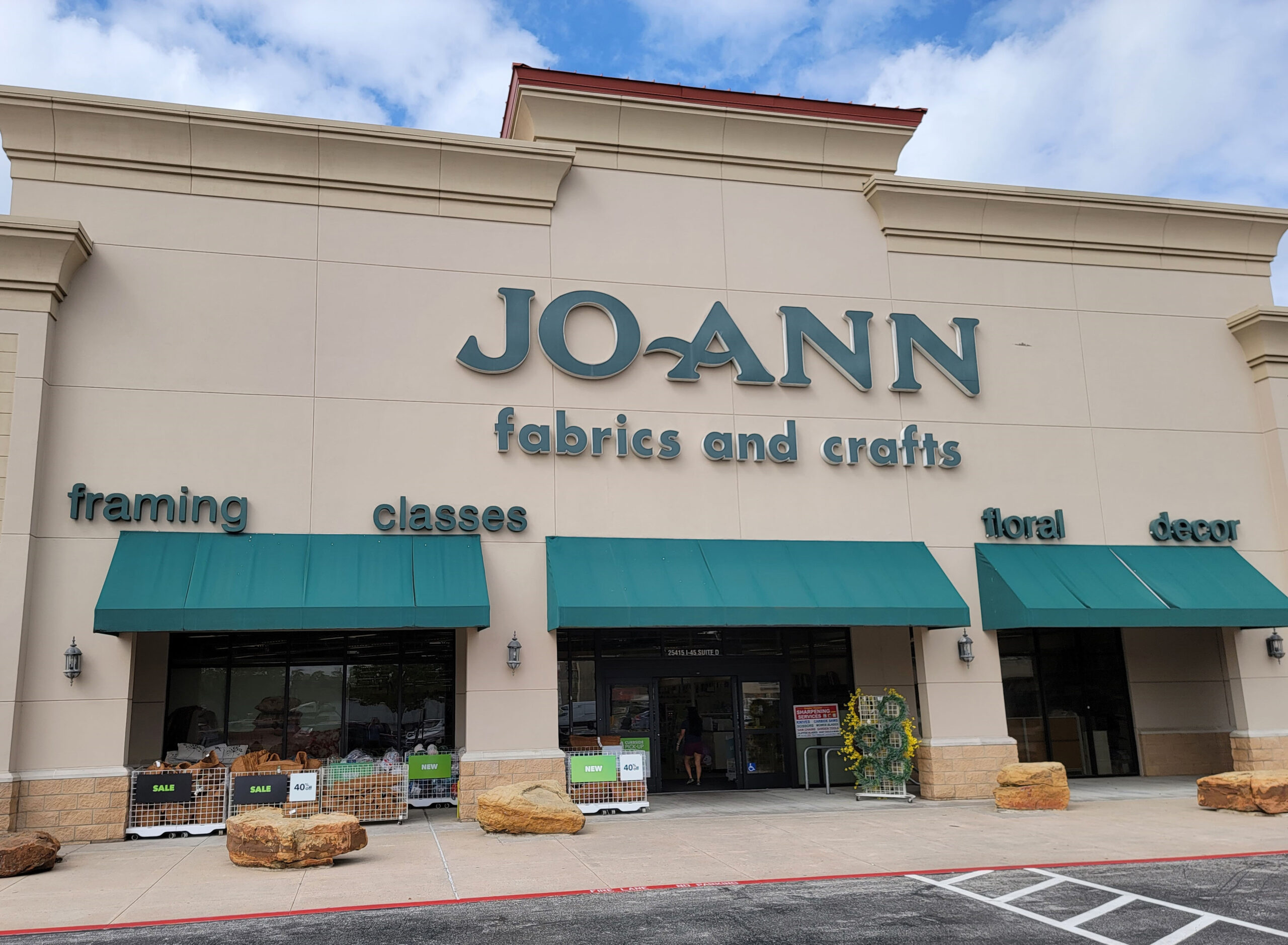 Viking Sewing Gallery @ JoAnn Fabrics - The Woodlands street view from I-45N west feeder in 2023.